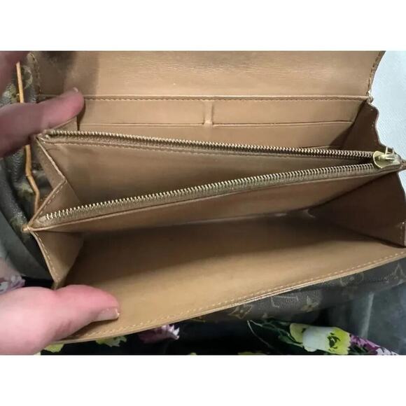 Louis Vuitton Vernis Yellow Leather Monogram Wallet, Authentic Fair Condition - Picture 8 of 9